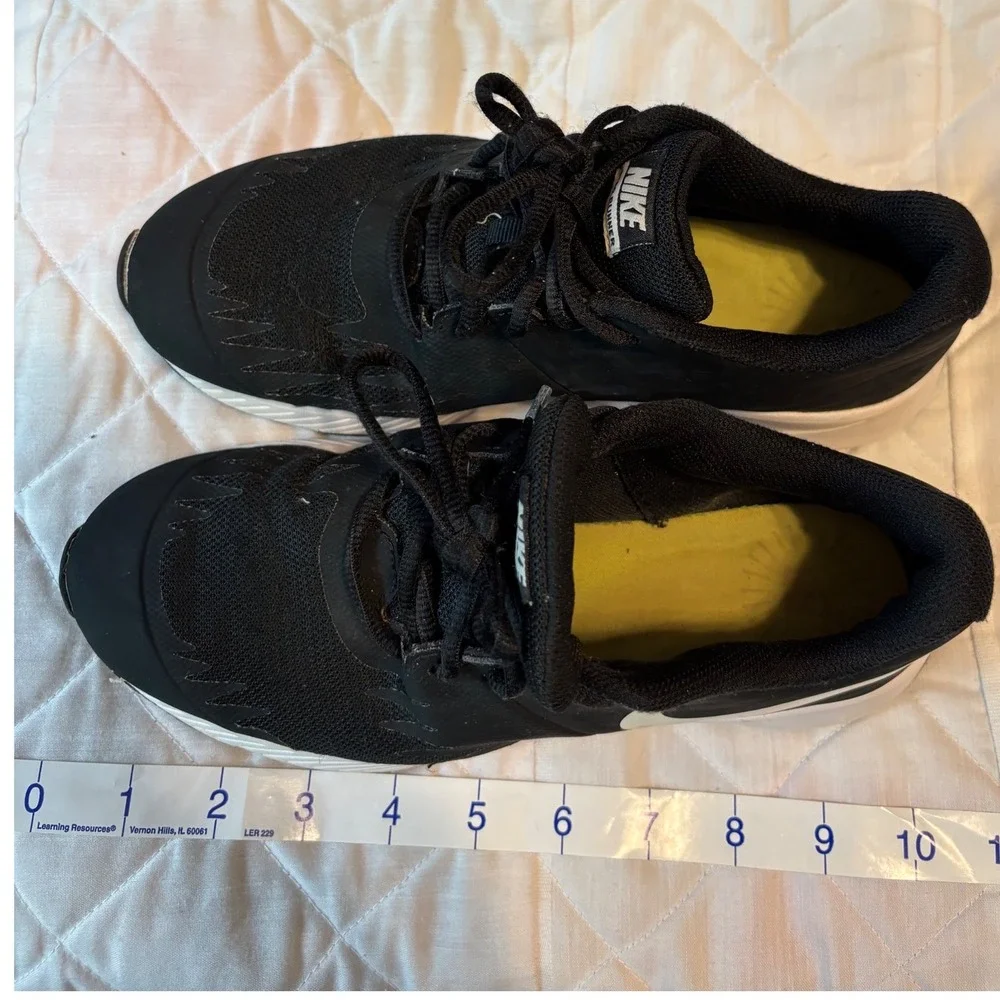 Nike Star Runner Kids Running Shoes‎ Black White Sneakers Lightweight Size 5Y - Picture 5 of 9
